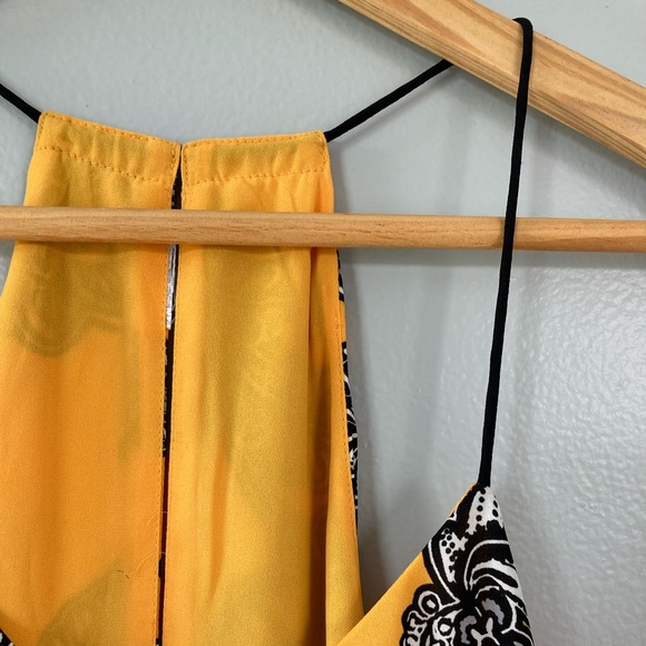 💕6 listings/$12💕 EXPRESS Barcelona top - Picture 3 of 7